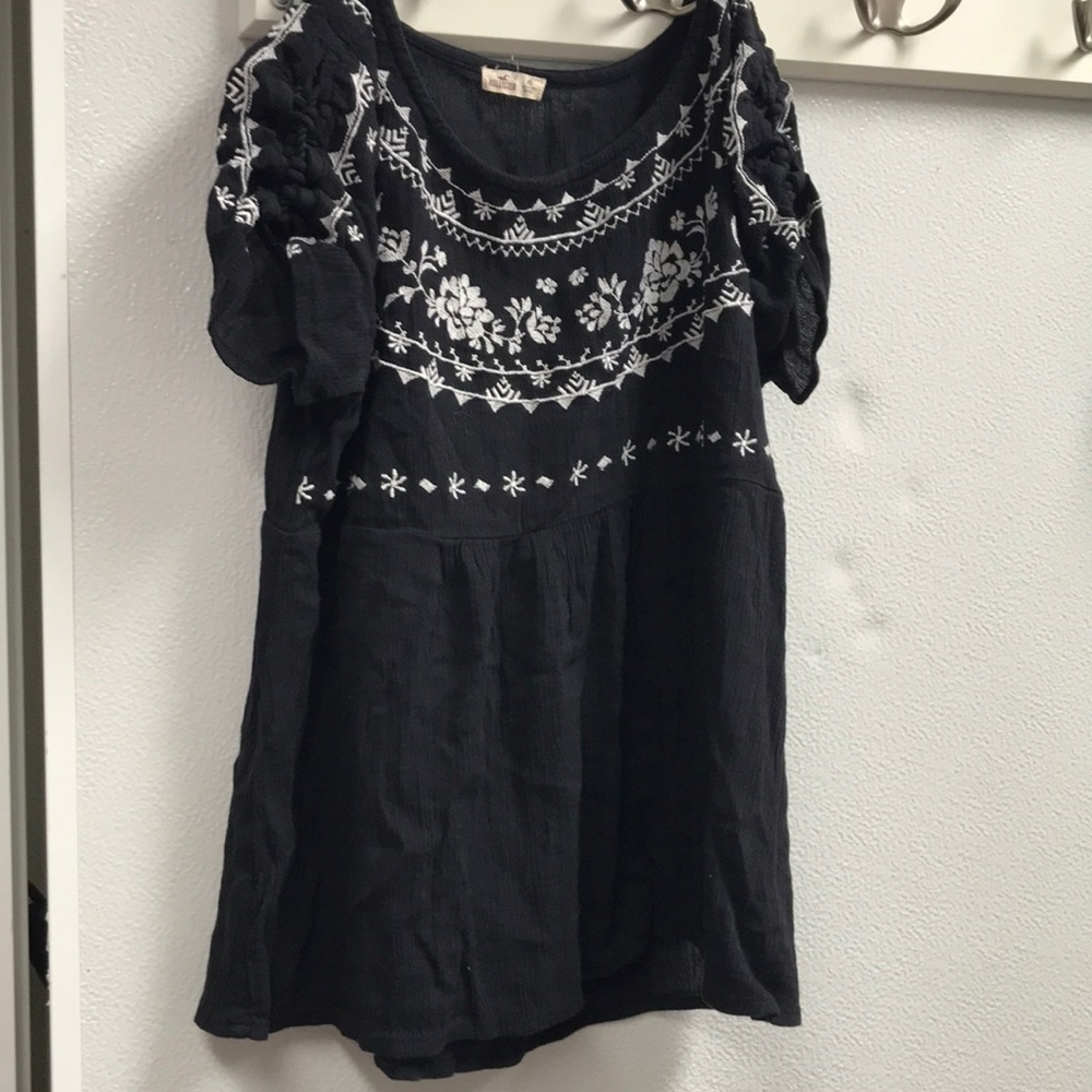 Cute Hollister top